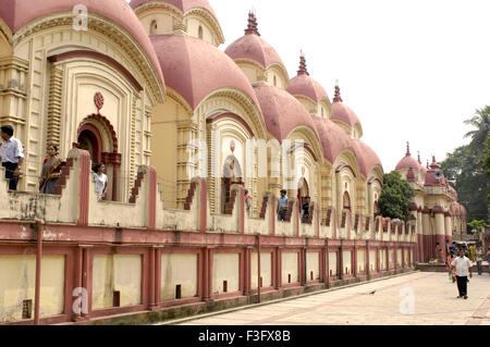 Dakshineshwar Kali Temple , classic bengali hut dodici templi di Shiva ; Calcutta , Kolkata , West Bengal , India Foto Stock