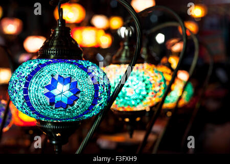 Bellissimo mosaico colourful lanterne sulla strada del mercato Foto Stock