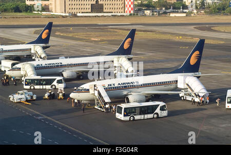 Aerei Jet Airways parcheggiati all'aeroporto CST di Santacruz Bombay ora Mumbai Maharashtra India Indian Planes Asia Asian Aircraft Foto Stock