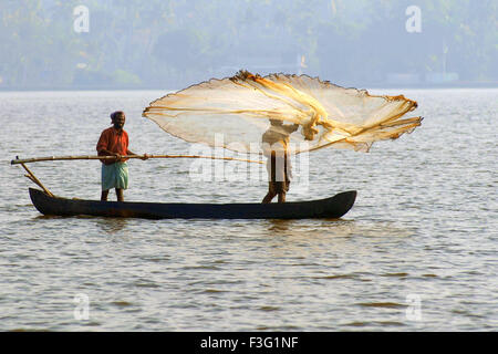 Pesca, Cherai backwater, Vypeen Island, Ernakulam, Kerala, India, Asia Foto Stock