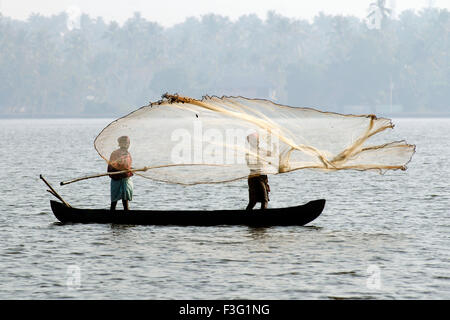 Pesca, Cherai backwater, Vypeen Island, Ernakulam, Kerala, India, Asia Foto Stock