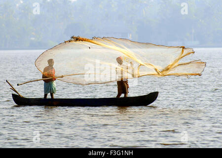 Pesca, Cherai backwater, Vypeen Island, Ernakulam, Kerala, India, Asia Foto Stock