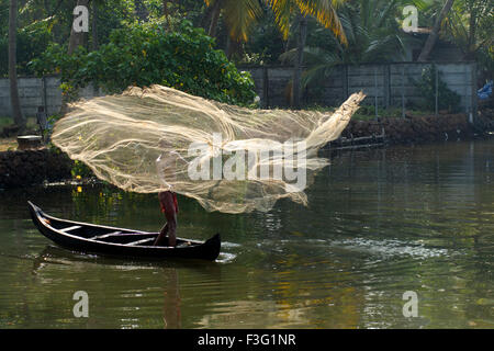 Pesca, Cherai backwater, Vypeen Island, Ernakulam, Kerala, India, Asia Foto Stock