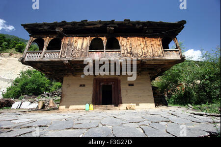 Casa di legno ; Goshal Village ; Naggar ; Manali ; Kulu ; Kullu ; Himachal Pradesh ; India ; Asia Foto Stock