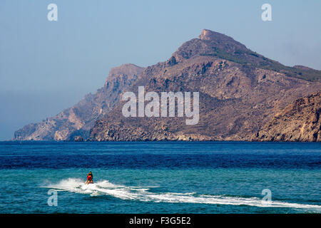 Jetski ad alta velocità la vela in mare Foto Stock