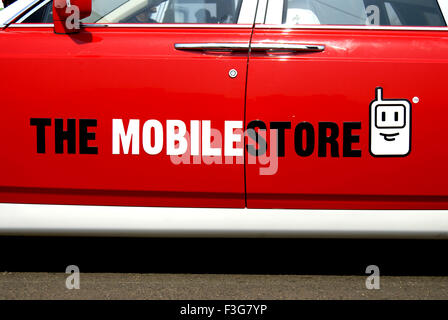 Rolls Royce auto porta rossa con slogan close up ; India Foto Stock