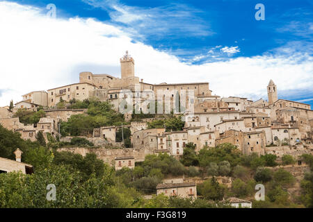 Capestrano, piccolo villaggio in Abruzzo (Italia) Foto Stock