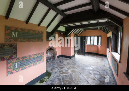 All'interno del tè in Cottage Arley sale giardini, Cheshire, Inghilterra. Foto Stock