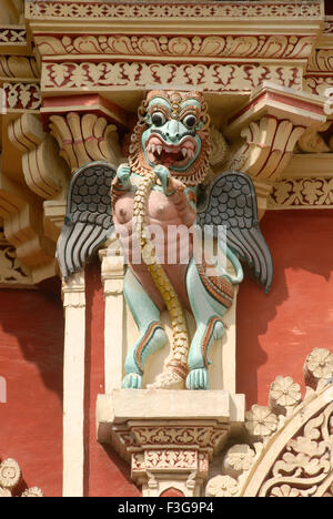 Chiudere la vista di splendidi stucchi a Thirumalai Nayak Palace costruito nel 1636 nello stile di Indo Saracenic a Madurai ; Tamil Nadu Foto Stock