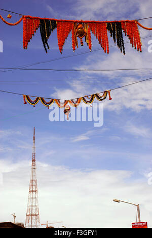 Dahi Hundies ; piramide umana ; Janmashtami janmashtmi gokul ashtami govinda Festival ; Dadar Mumbai ; Maharashtra ; India Foto Stock