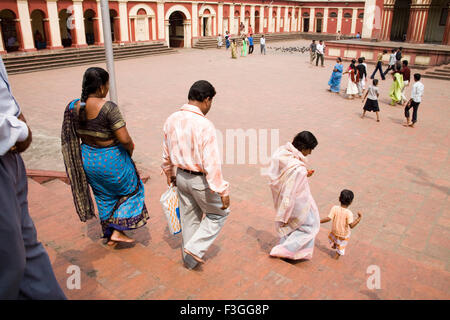 Persone a Dakshineshwar Kali Temple Calcutta Kolkata West Bengal India Foto Stock