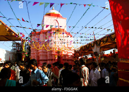 Mahakali Mata Mandir ; Tempio di Maha Kali ; Tempio di Kalika Mata ; Maa ; tempio della dea indù ; Pavagadh ; collina di Pavagadh ; distretto di Panchmahal ; Gujarat ; India ; Asia Foto Stock