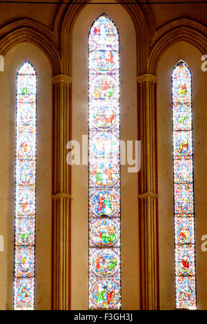 Celebrazione della Messa di Natale a Gloria Chiesa formata nel 1795 ; Byculla ; Bombay ora Mumbai ; Maharashtra ; India Foto Stock