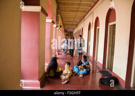 Pellegrini in Dakshineshwar Kali Temple Ramakrishna Paramhans viveva qui come sacerdote Calcutta Kolkata West Bengal India Foto Stock