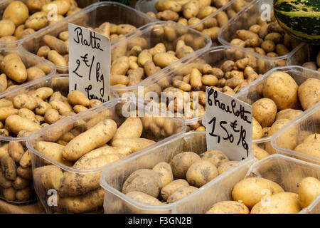 Patate per la vendita sul mercato in stallo Francia Foto Stock