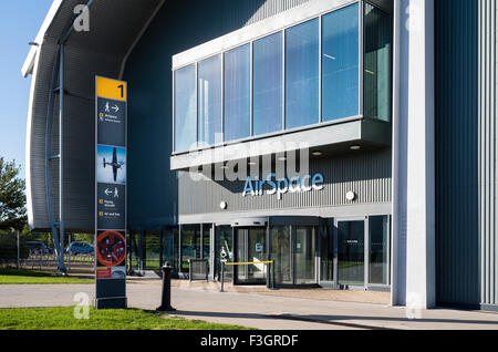 Ingresso alla mostra di spazio aereo hangar IWM Duxford REGNO UNITO Foto Stock