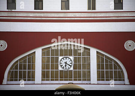 Centrale di Mumbai terminus western railway locale e treni a lunga percorrenza terminal ; Bombay ora Mumbai ; Maharashtra ; India Foto Stock