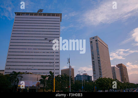 Una serata a Nariman Point Air India Building & Hotel 5 stelle The Oberoi towers ; Mumbai Bombay ; Maharashtra ; India Foto Stock