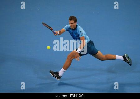 Pechino, Cina. Il 7 ottobre, 2015. Vasek Pospisil del Canada restituisce la sfera durante gli Uomini Singoli Secondo turno match di China Open Tennis Tournament contro Rafael Nadal di Spagna presso il National Tennis Center a Pechino Capitale della Cina, il 7 ottobre 2015. © Xing Guangli/Xinhua/Alamy Live News Foto Stock