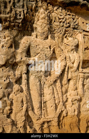 Bodhisatva Avalokiteshvara grotta di roccia Khambhaliya che risale circa al IV secolo d.c. ; Rajkot ; Gujarat ; India Foto Stock