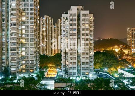 Paesaggio urbano di notte, Tsuen Wan, Hong Kong Foto Stock