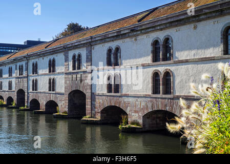 Il Barrage Vauban / Vauban diga sul fiume Ill a Strasburgo, Alsazia, Francia Foto Stock