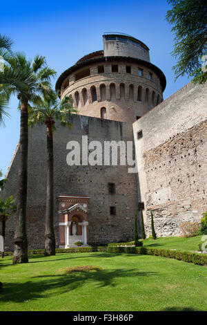 Saint Ioann's Tower presso i giardini vaticani , roma, Italia Foto Stock