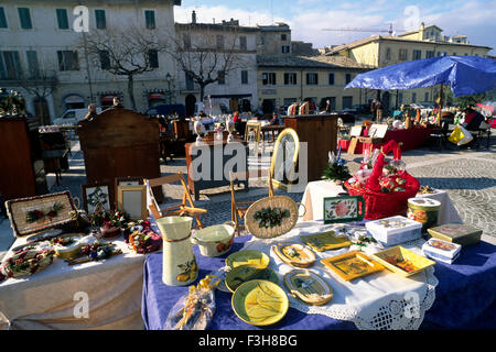 Italia, Umbria, Trevi, mercato delle pulci Foto Stock