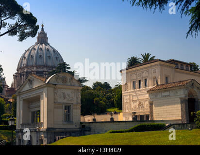 Loggia casino Pio IVand calotta della Basilica di San Pietro in Vaticano Gardens , roma, Italia Foto Stock