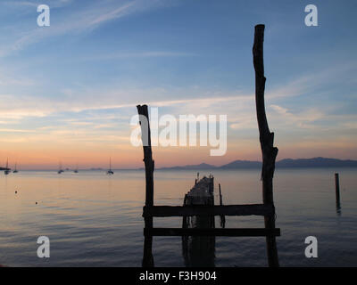 Tramonto in Bophut Beach, il villaggio di pescatori, Thailandia Foto Stock