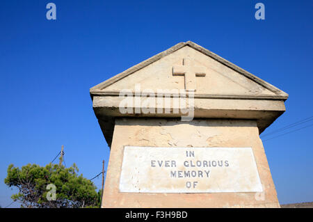 Primo piano della HMS Agamennone memorial heasdstone iscrizione. Oriente Moudros CWGC cimitero in Lemnos Island, Grecia. Foto Stock