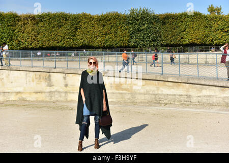 Blogger Samantha Angelo che pongono al di fuori del Elie Saab spettacolo in pista durante la settimana della moda di Parigi - Ott 3, 2015 - Foto: Pista Manhattan/Celine Gaille ***per solo uso editoriale*** Mindesthonorar 50,- EUR/tariffa minima 50,- EUR/picture alliance Foto Stock