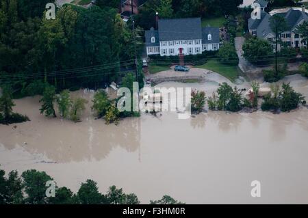 Vista aerea di acque alluvionali dopo record tempeste oggetto di dumping più di due piedi di pioggia Ottobre 5, 2015 a Columbia nella Carolina del Sud. Foto Stock