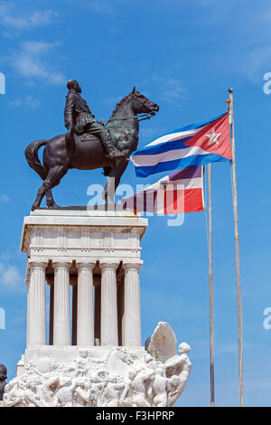 Statua del generale Maximo Gomez nel centro della città vecchia, Havana, Cuba Foto Stock