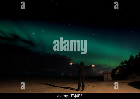 Narva Joesuu, Estonia. Il 7 ottobre, 2015. La Aurora è visto in Narva-Joesuu nel nordest dell'Estonia il 7 ottobre, 2015. (Xinhua/Sergei Stepanov) Credito: Xinhua/Alamy Live News Foto Stock