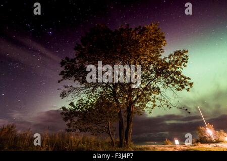 Narva Joesuu, Estonia. Il 7 ottobre, 2015. La Aurora è visto in Narva-Joesuu nel nordest dell'Estonia il 7 ottobre, 2015. (Xinhua/Sergei Stepanov) Credito: Xinhua/Alamy Live News Foto Stock