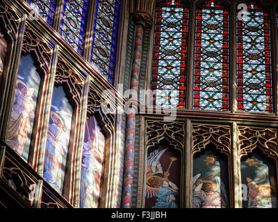 Un teleobiettivo in prospettiva di un dettaglio mostrante gli angeli musicale, della lanterna di interni nella Cattedrale di Ely, Cambridgeshire, Inghilterra. Foto Stock