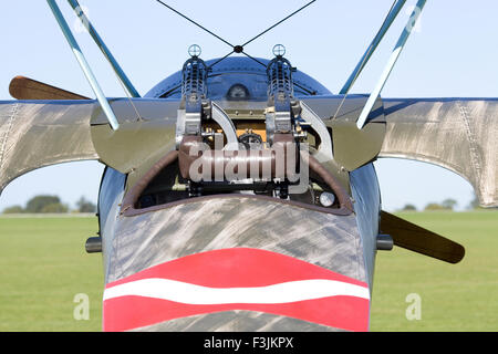 Il cockpit di un tedesco Fokker DR1 con le pistole di macchina Foto Stock