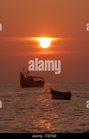 Barche da pesca Malpe spiaggia mare Arabico Udupi Karnataka India Foto Stock