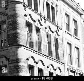 Vecchio windon in Inghilterra Londra in mattoni in vetro e la parete Foto Stock