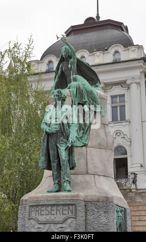 Statua del poeta sloveno France Preseren nella città capitale Ljubljana, Slovenia. Foto Stock