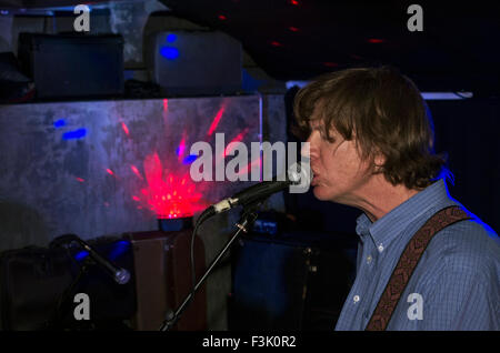 Thurston Moore ex di Sonic Youth performing come parte di Stoke Newington Festival Letterario Foto Stock