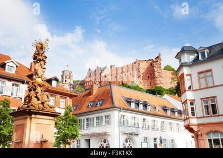 Schloss Heidelberg da Town Square vista, Germania Foto Stock