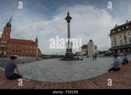 Piazza Castello con Sigismondo la colonna, la St Anne's Church e il Castello Reale di Varsavia, Polonia Foto Stock