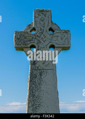 Kilmuir cimitero con croce celtica vicino al Museo di Skye di vita sull'isola, Scozia. Foto Stock