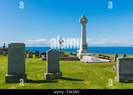 Kilmuir cimitero con la tomba del cavaliere Angus Martin vicino a Skye Museo di Vita sull'isola, Scozia. Foto Stock