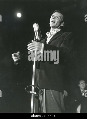 FRANK SINATRA (1915-1998) US cantante e attore di cinema circa 1945 Foto Stock