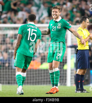 Aviva Stadium, Dublino, Irlanda. 08 ott 2015. Euro2016 qualifica. Repubblica di Irlanda contro la Germania. Jeff Hendrick e Cyrus Christie celebrare a tempo pieno. Credito: Azione Sport Plus/Alamy Live News Foto Stock