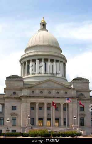 L'ingresso anteriore dell'Arkansas capitale edificio situato a Little Rock, Arkansas, Stati Uniti d'America. Foto Stock