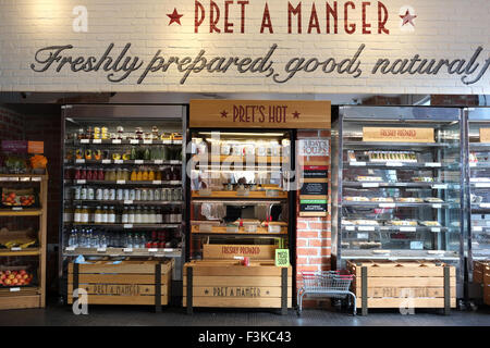 Un pret a manger Cafe interior, preparato di fresco, le bevande e il cibo buono per andare naturalmente, Liverpool, Merseyside, Regno Unito Foto Stock